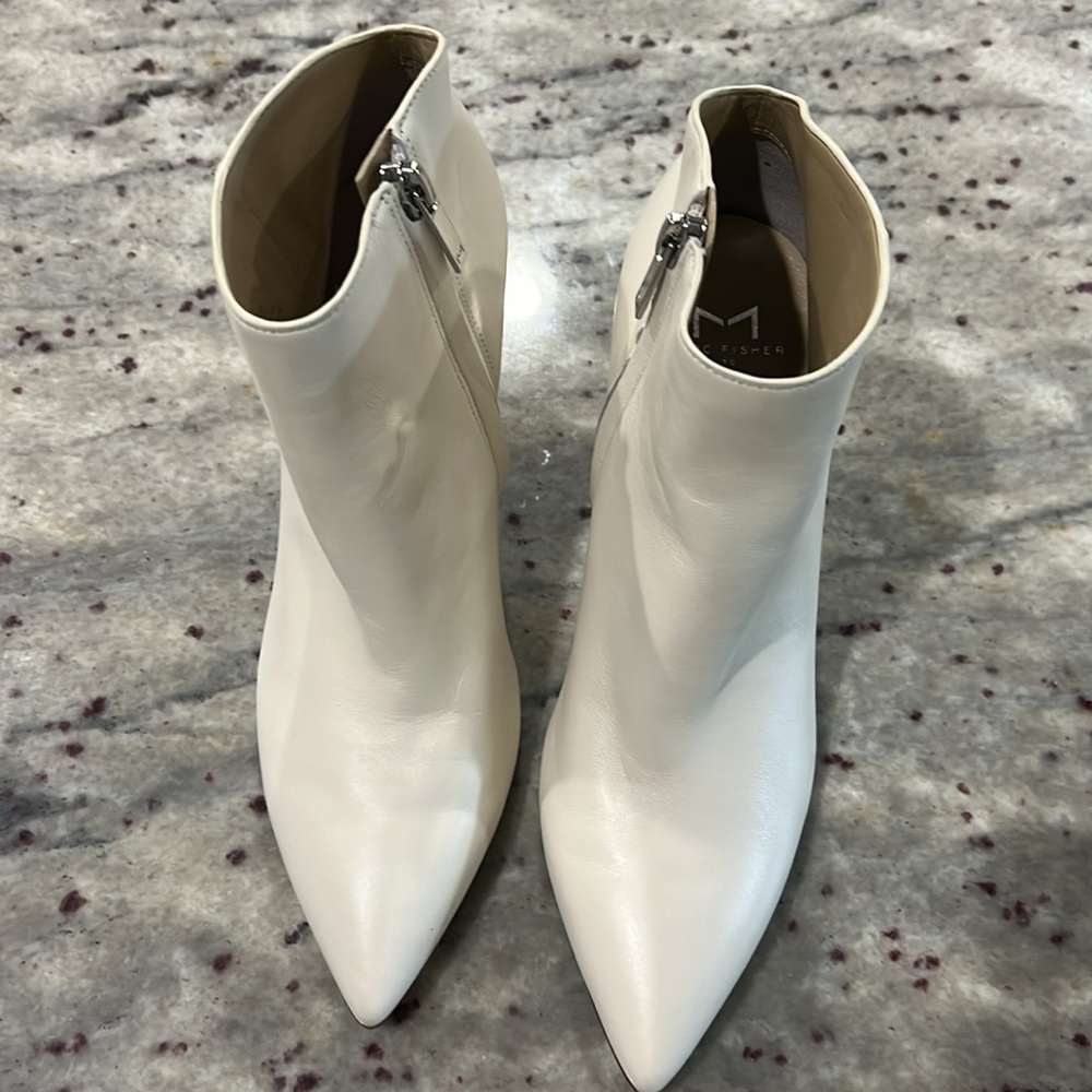 Marc Fisher Unno Pointed Toe Bootie In White Size… - image 3